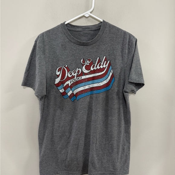 Gray Short Sleeve Deep Eddy Vodka Tee with Retro Graphic. See Measurements - Picture 1 of 4